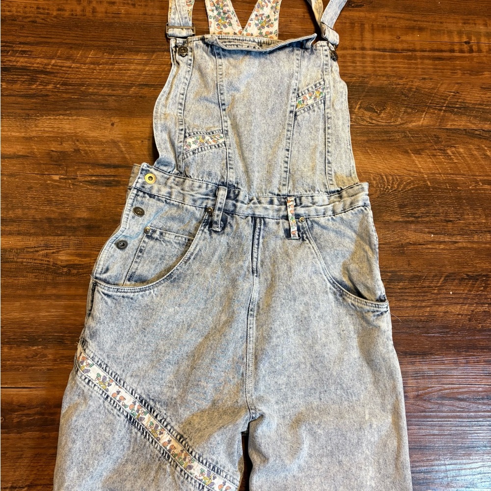 RARE Vintage Acid Wash Denim Overalls Fruit Print Details Size 9
Juniors/women 6